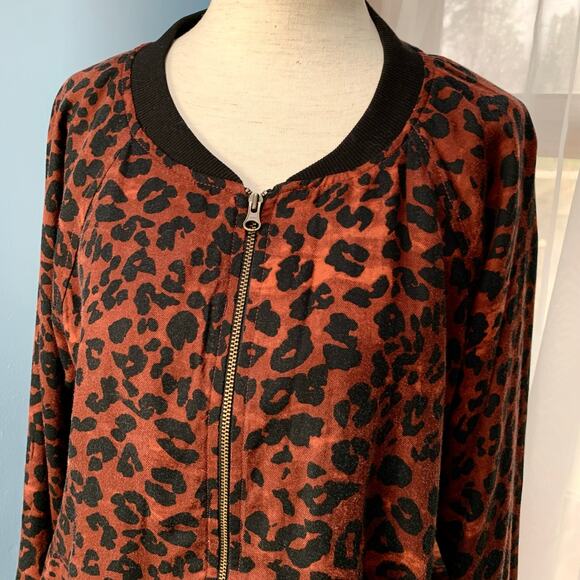 BeachLunchLounge Rumba Red Leopard Print Bomber Jacket - Picture 3 of 10